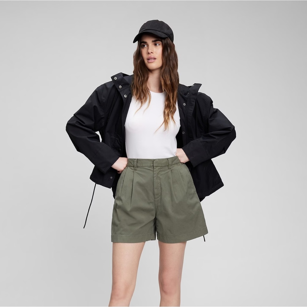 High Rise Pleated Khaki Shorts with Washwell New without Tags size 6